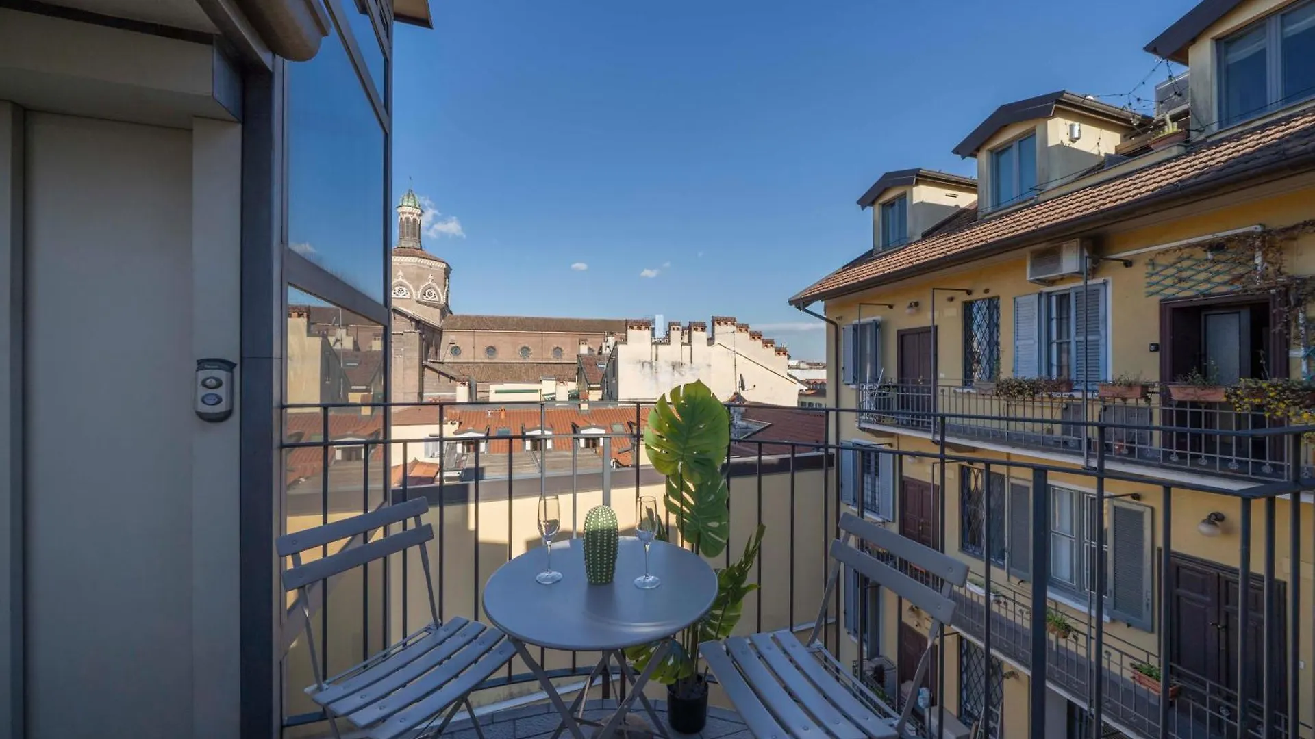View Of The Navigli - Home In The Heart Of Milan - Wifi Apartment